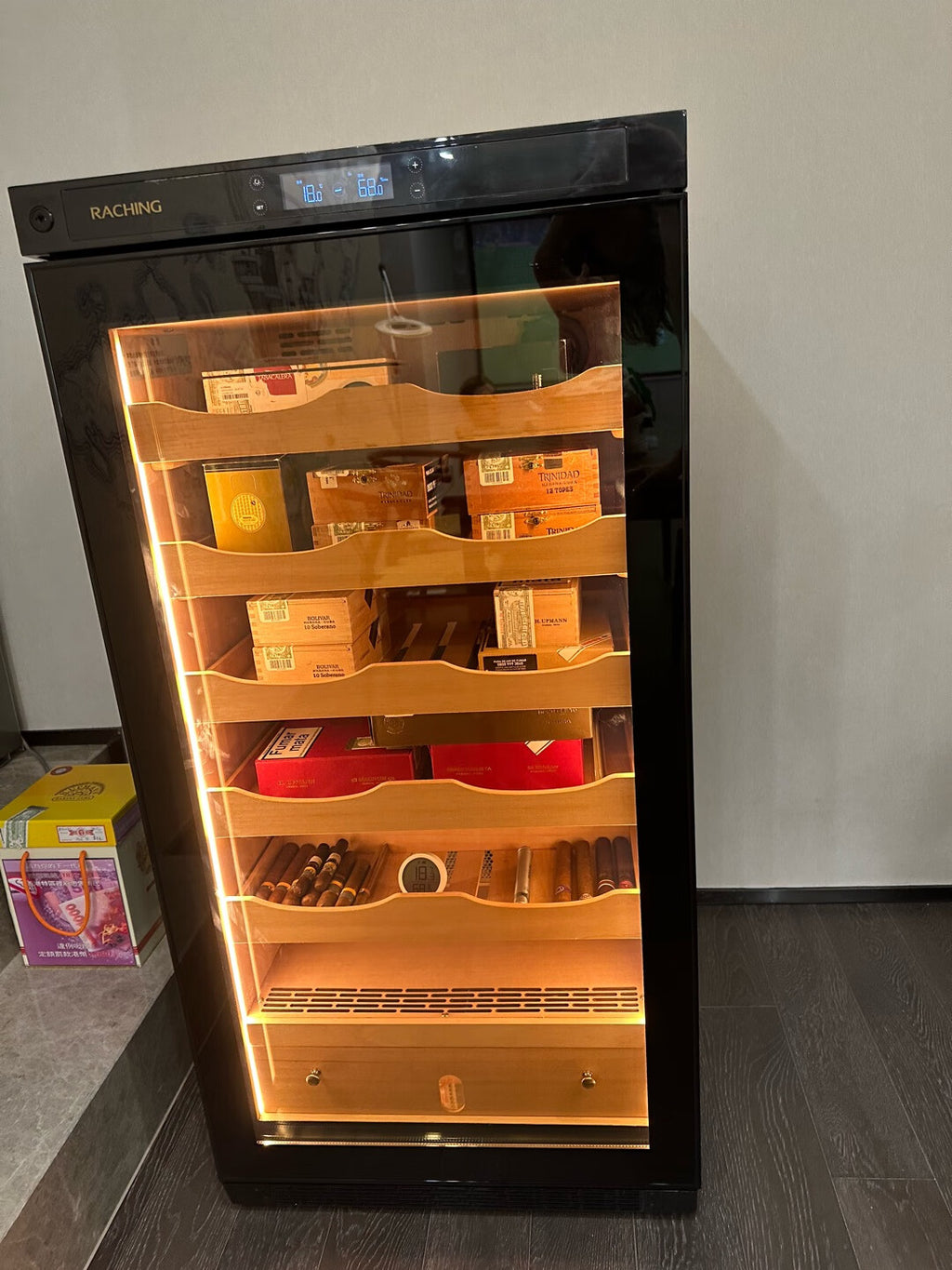 Factory Offer Raching C230A Black Electric Cigar Humidor Hold 1200ct Cigars Capacity for Cigar Aging Storage