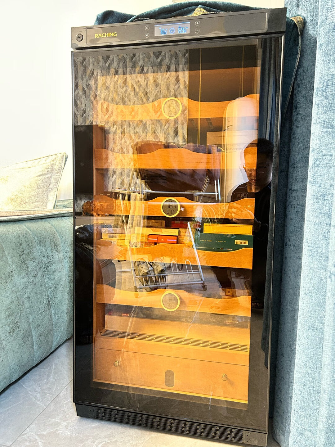 Factory Offer Raching C230A Black Electric Cigar Humidor Hold 1200ct Cigars Capacity for Cigar Aging Storage