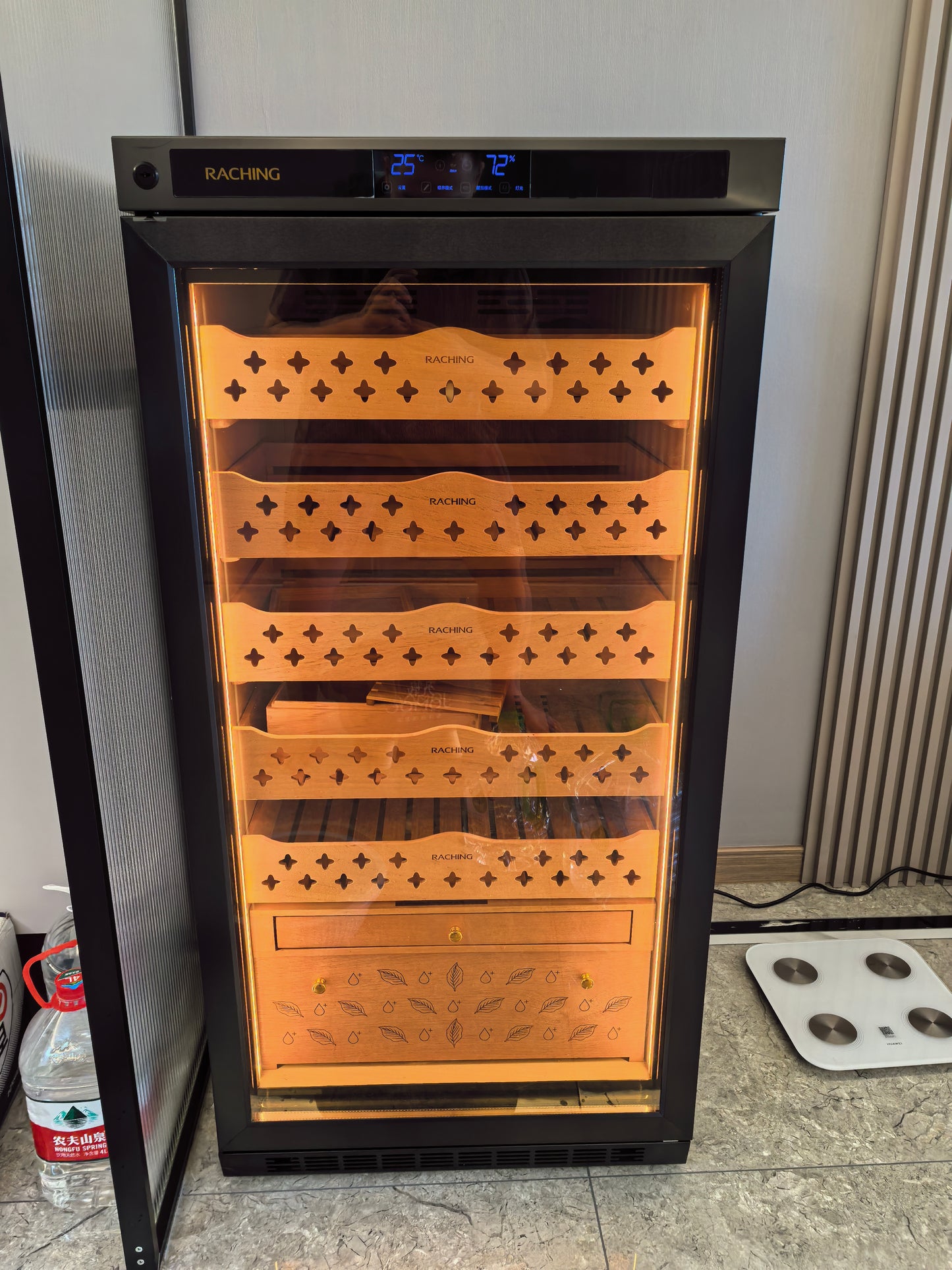 Raching MON1800A Black/Gold Electric Cigar Humidor (Hold 1200 Cigars)